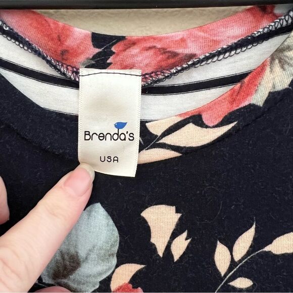 Floral striped block short sleeve flowy tee fits like a M see measurements - Picture 3 of 4